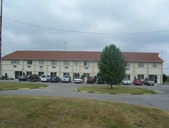 Red Roof & Motel Wapakoneta